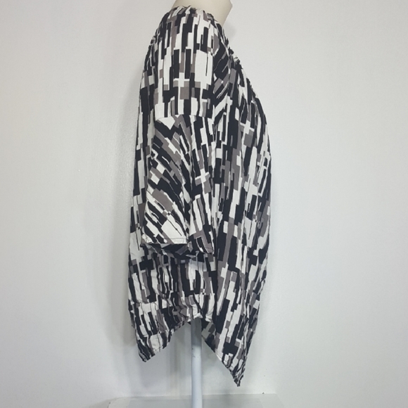 Cato Bell Sleeves Top Sz 22/24W - Picture 2 of 11